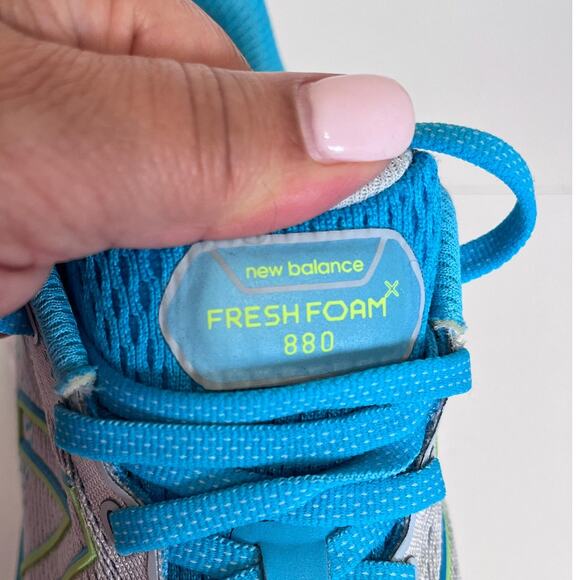 New Balance Fresh Foam 880v11 Womens Sneakers Size 9 Gray Blue Athletic Running - Picture 7 of 9